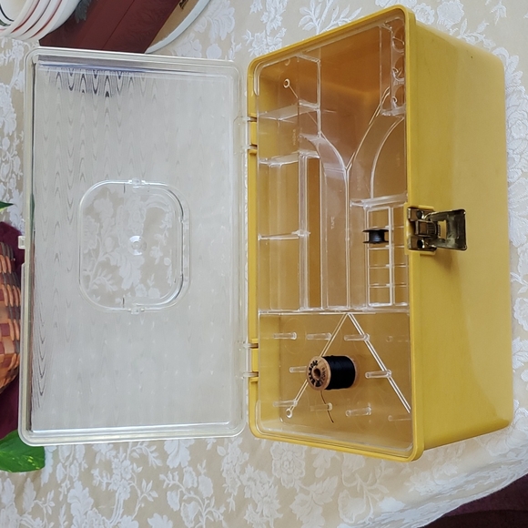 VINTAGE Sewing Box - Picture 5 of 6
